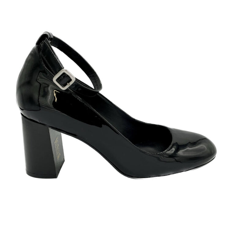 Frau 92V2 Scarpa in vernice nera con cinturino alla caviglia.
