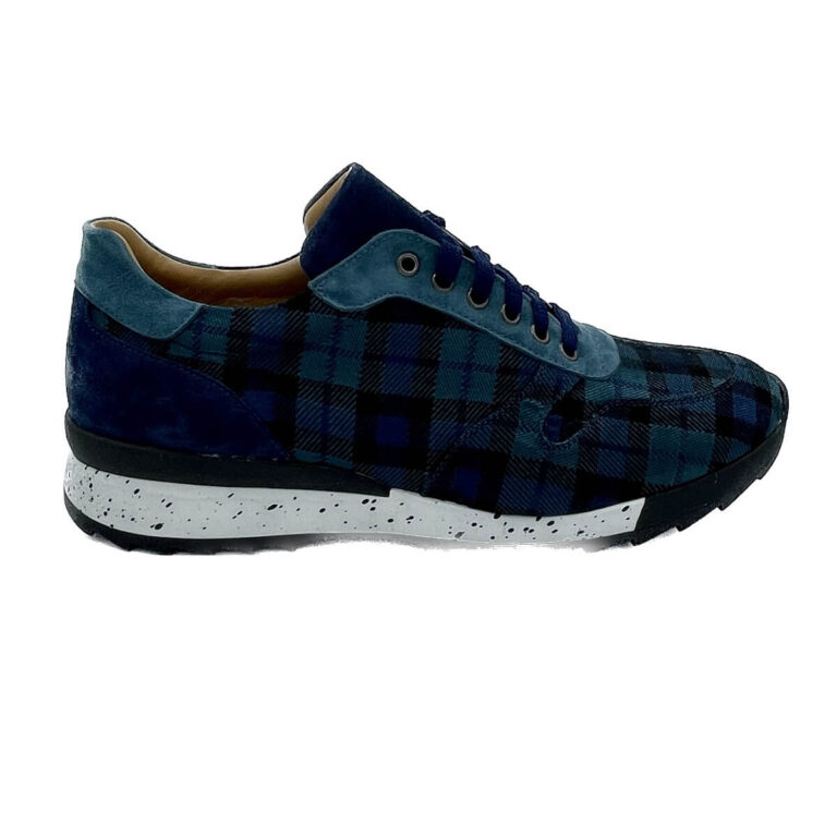 Villamori sneaker tessuto blu facilmente lavabile con inserti in camoscio Fodera e sottopiede estraibile in pelle. Suola in gomma antiscivolo. Made in Italy