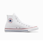 Converse All Star High La tomaia è in tela leggera e resistente con occhielli interni per una migliore traspirazione. La suola è in gomma vulcanizzata