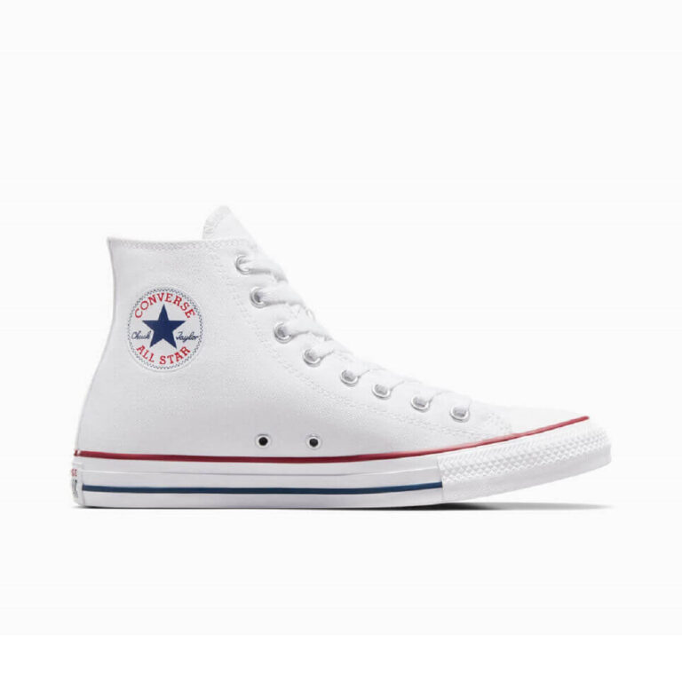 Converse All Star High La tomaia è in tela leggera e resistente con occhielli interni per una migliore traspirazione. La suola è in gomma vulcanizzata