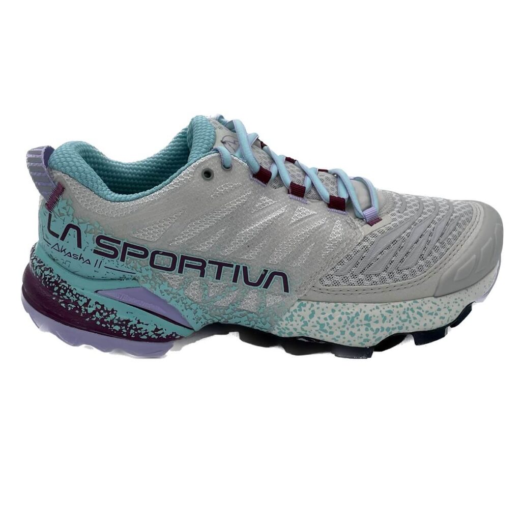 La Sportiva Akasha II Woman la più ammortizzata. I volumi ampi, la tomaia morbida e l'inserto plantare la rendono particolarmente confortevole.