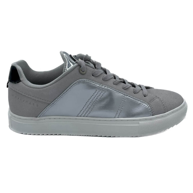 Colmar Bradbury Punk Sneaker casual. Tomaia in pelle scamosciata e nylon metallizzato con dettagli in poliuretano specchiato. Sottopiede comfort estraibile.