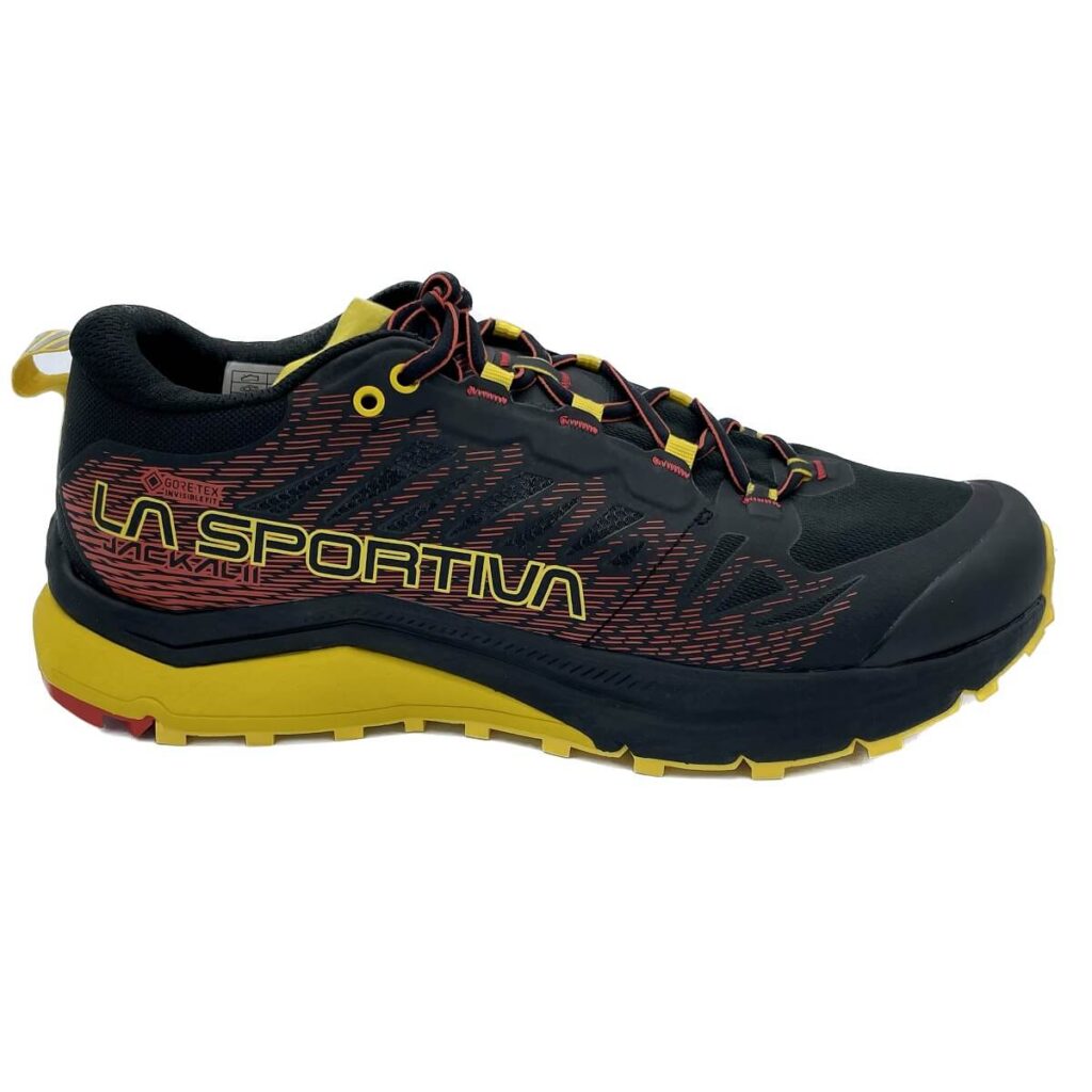 La Sportiva Jackal II GTX® perfetta per corse off-road su lunghe distanze ed allenamenti nei mesi invernali. Tomaia impermeabile suola grippante.