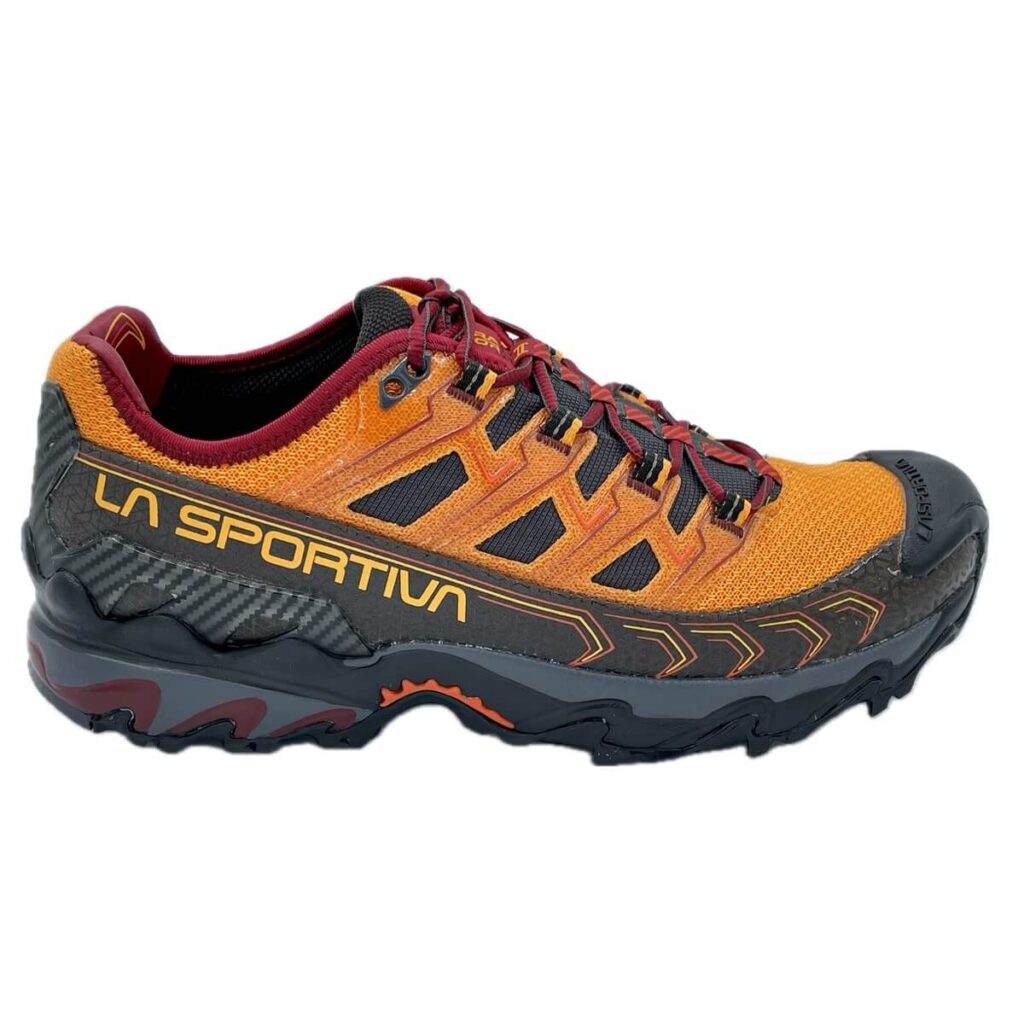 La Sportiva Ultra Raptor II per percorsi off-road a lunga distanza e sessioni di allenamento prolungate. tomaia altamente traspirante. ammortizzata