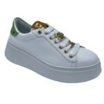 GIO+ Sneaker PIA 150 Rana in vitello bianco. Accessorio removibile sull'allacciatura. Suola extra light. Altezza 4,5 cm Made in Italy