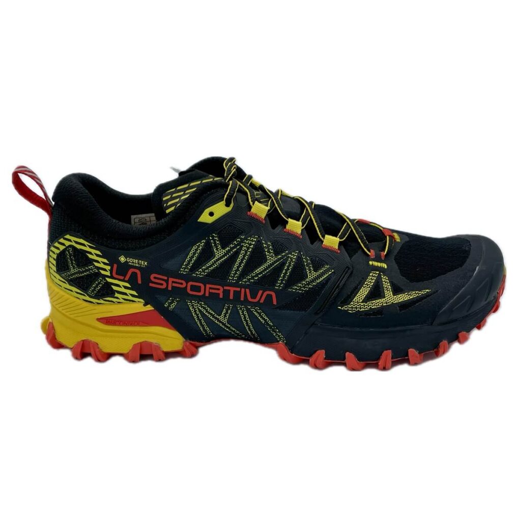 La Sportiva Bushido III GTX calzatura da competizione leggera, grippante e stabile su tutti i terreni. Calzata molto fasciante. Tomaia in mesh traspirante