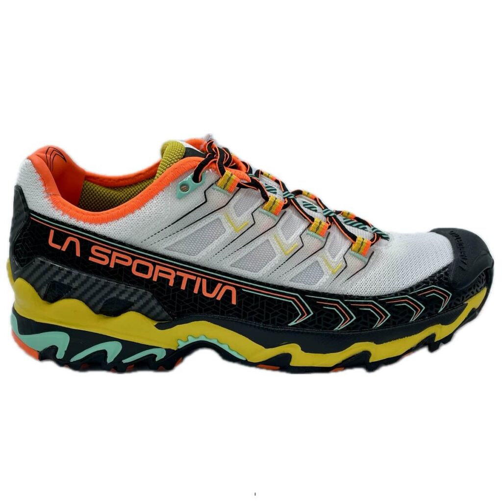 La Sportiva Ultra Raptor II per percorsi off-road a lunga distanza e sessioni di allenamento prolungate. tomaia altamente traspirante. ammortizzata
